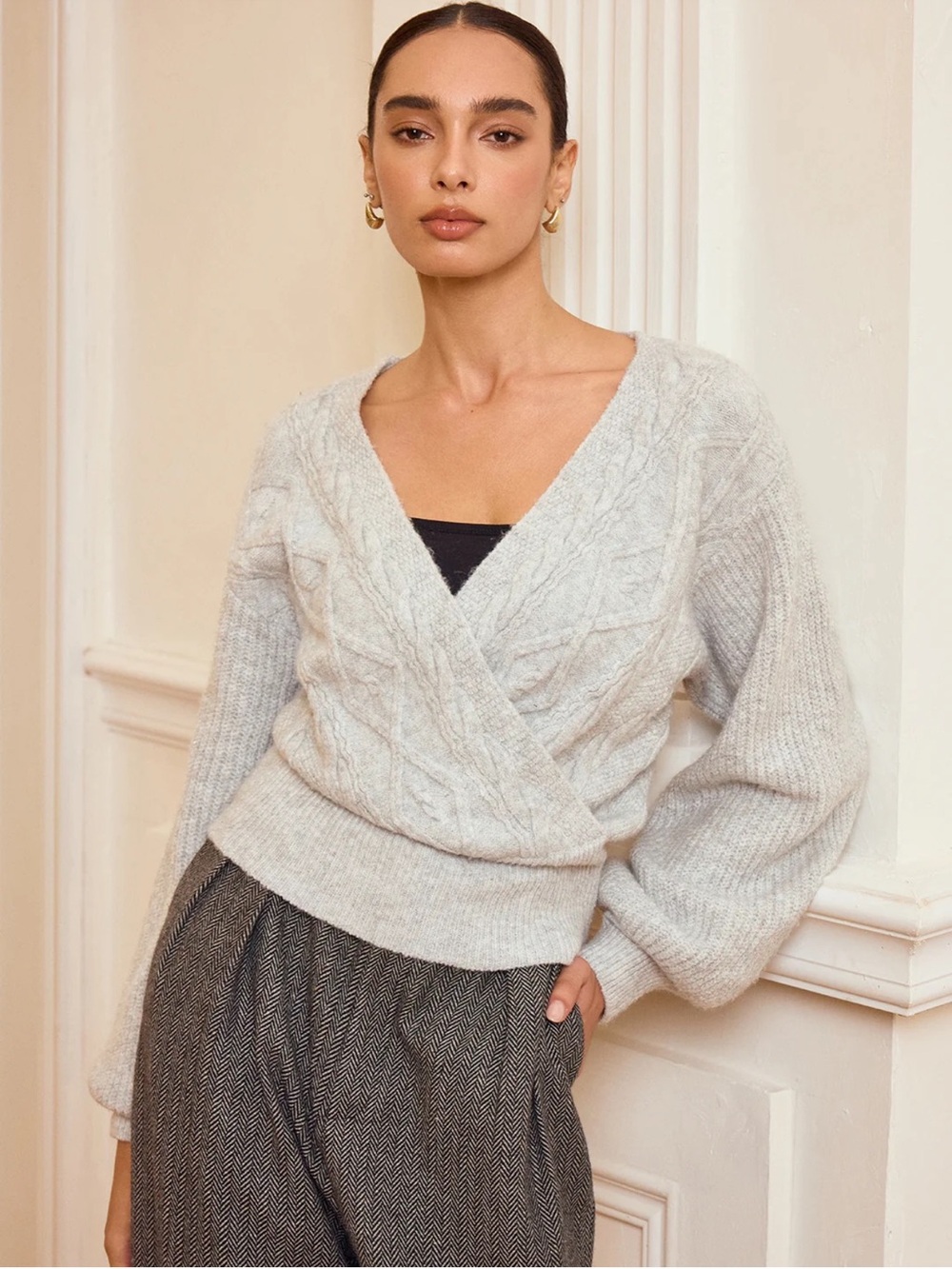 Commense Light Cream Cable-Knit V-Neck Wrap Sweater